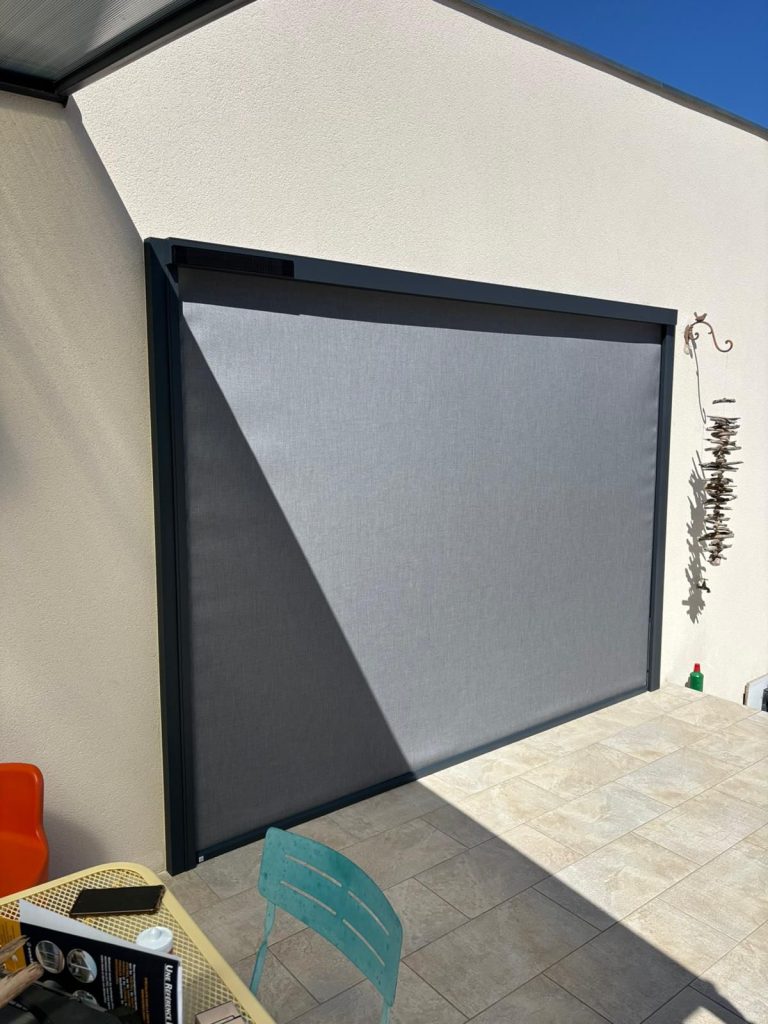store screen fermé sur baie